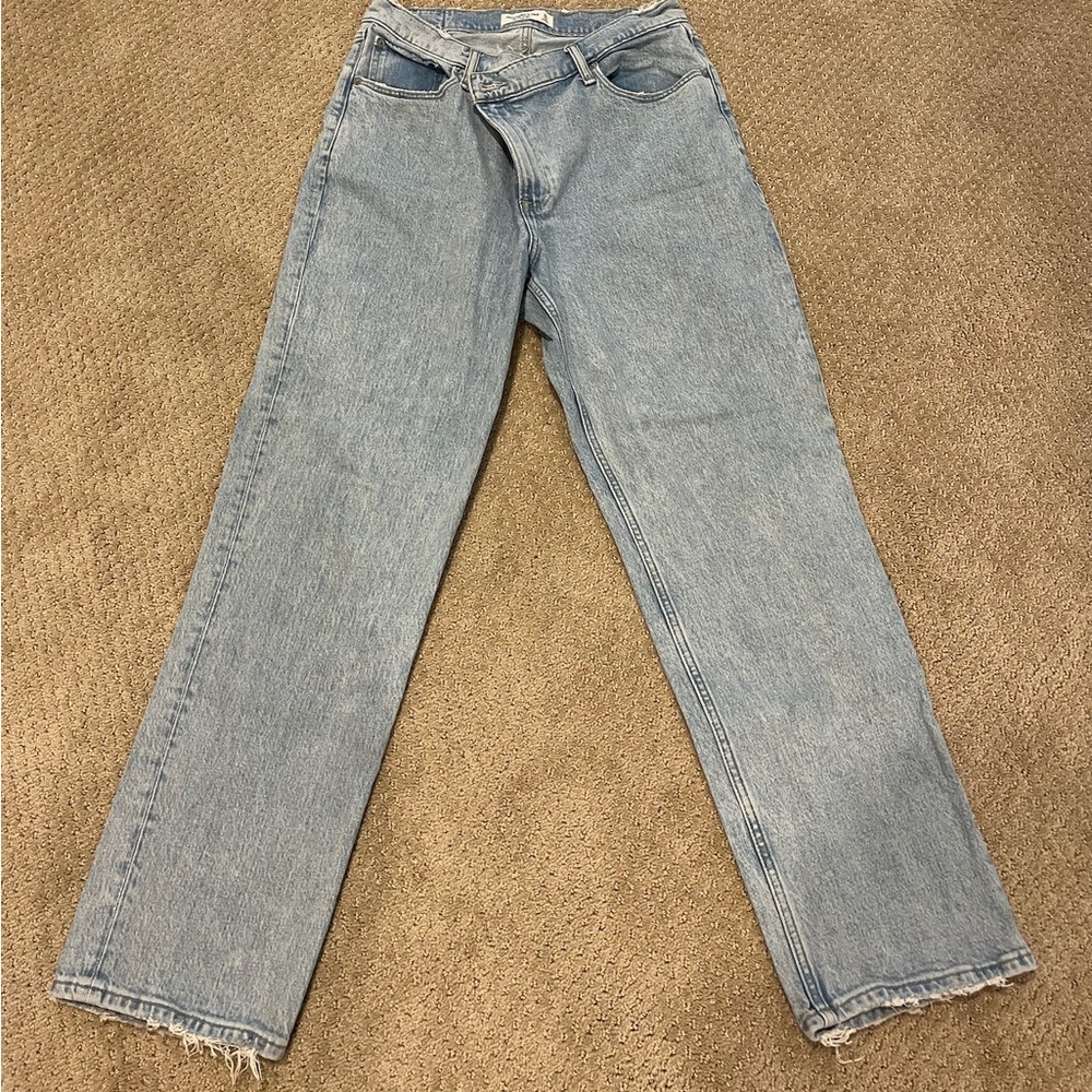 Abercrombie Ultra High Rise 90’s Straight Jean